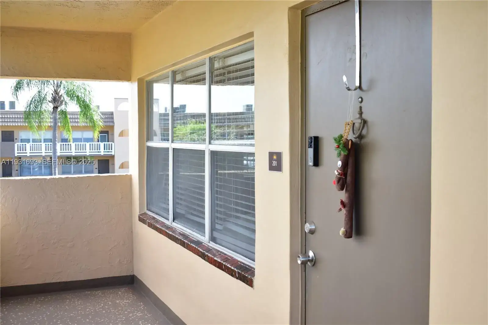 1 bedroom 1 bath Residential for sale at 9141 Sunrise Lakes Blvd # 201, Sunrise FL 33322