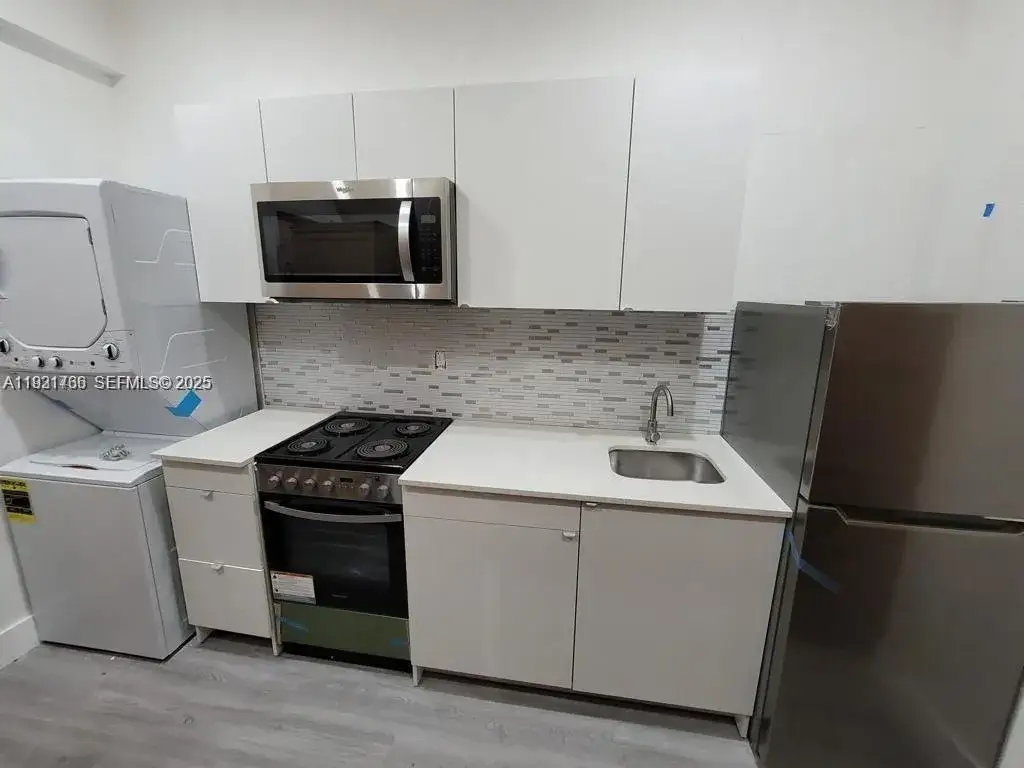 2 bedroom 1 bath Residential Lease for rent at 734 SW 4th St # 8, Miami FL 33130