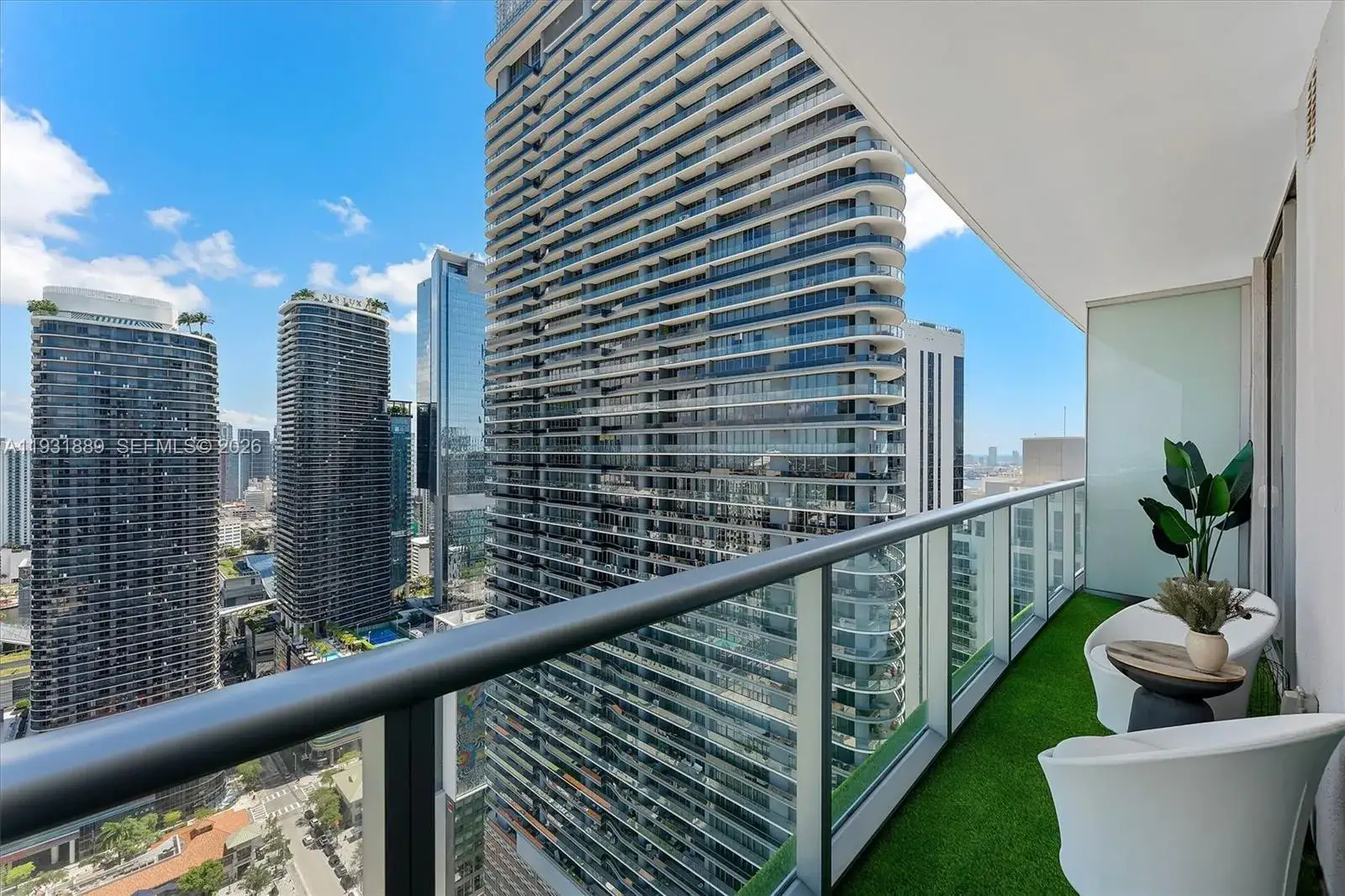 1 bedroom 1 bath Residential Lease for rent at 1100 S Miami Ave # 4008, Miami FL 33130