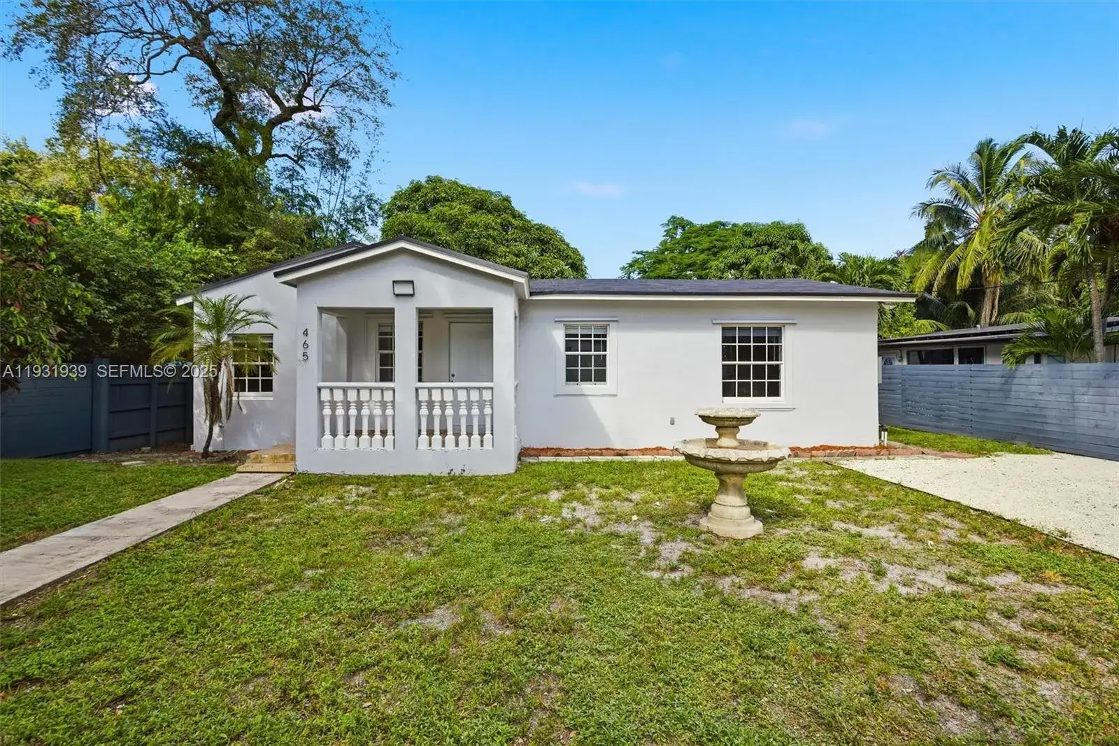 1 bedroom 1 bath Residential Lease for rent at 465 NE 165th St # 2, Miami FL 33162