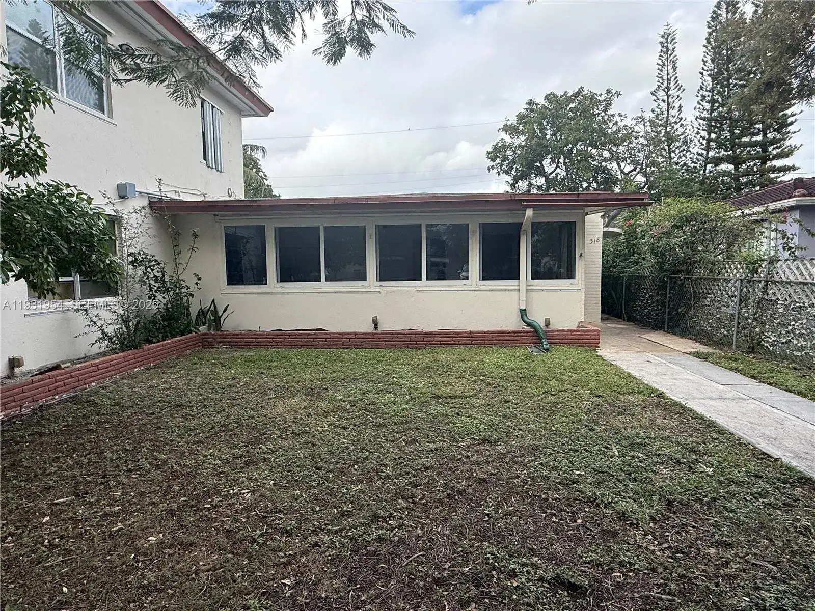 1 bedroom 3 bath Residential Lease for rent at 318 SW 15th St # 1, Dania Beach FL 33004