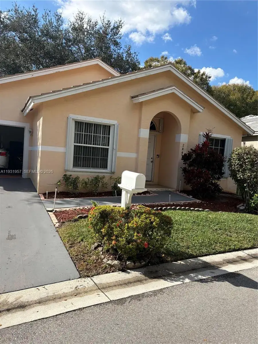 1 bedroom 1 bath Residential Lease for rent at 244 Caribe Ct, Green Acres FL 33413