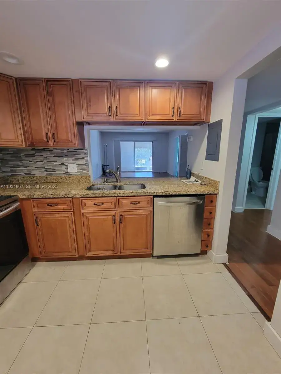 2 bedroom 2 bath Residential for sale at 4321 NW 9th Ave # 102, Deerfield Beach FL 33064