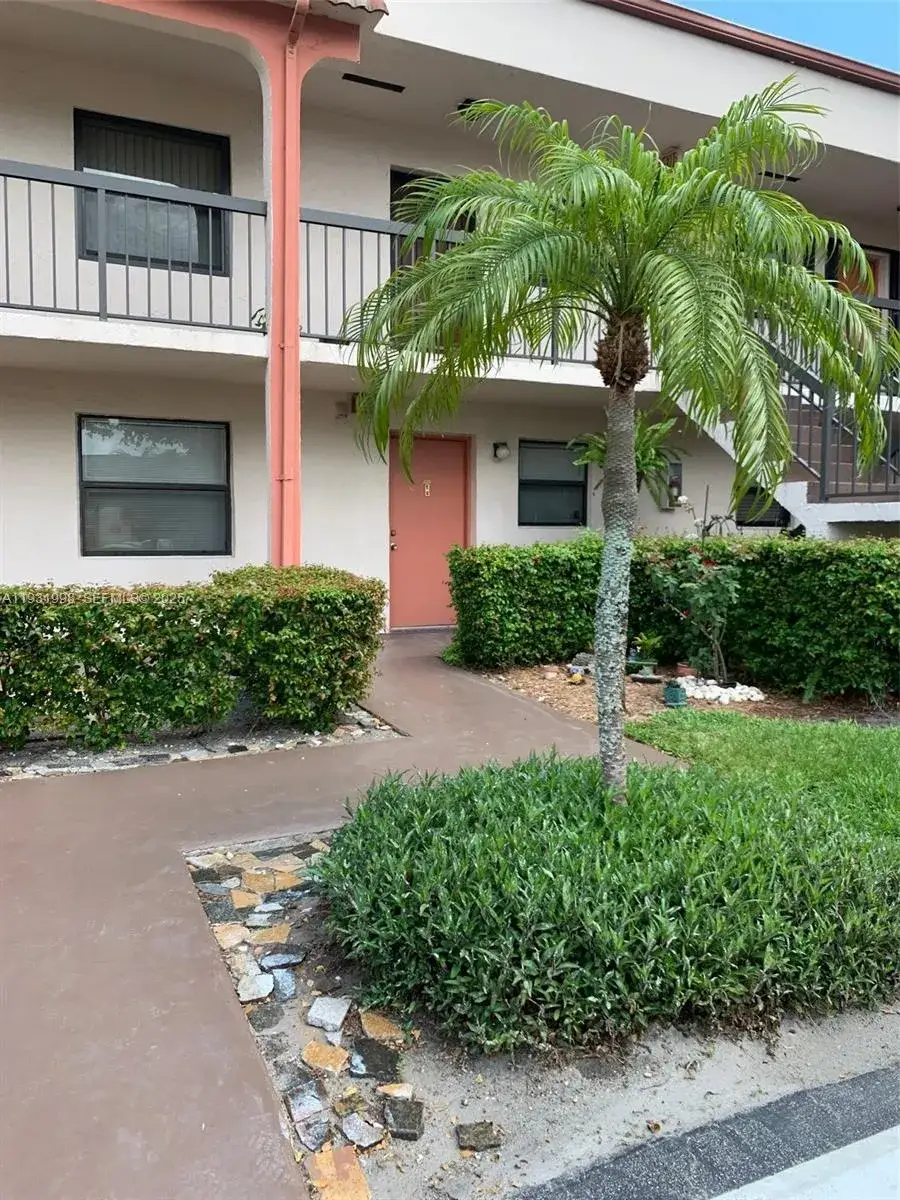 2 bedroom 2 bath Residential for sale at 851 NE 207th Ln # 13, Miami FL 33179