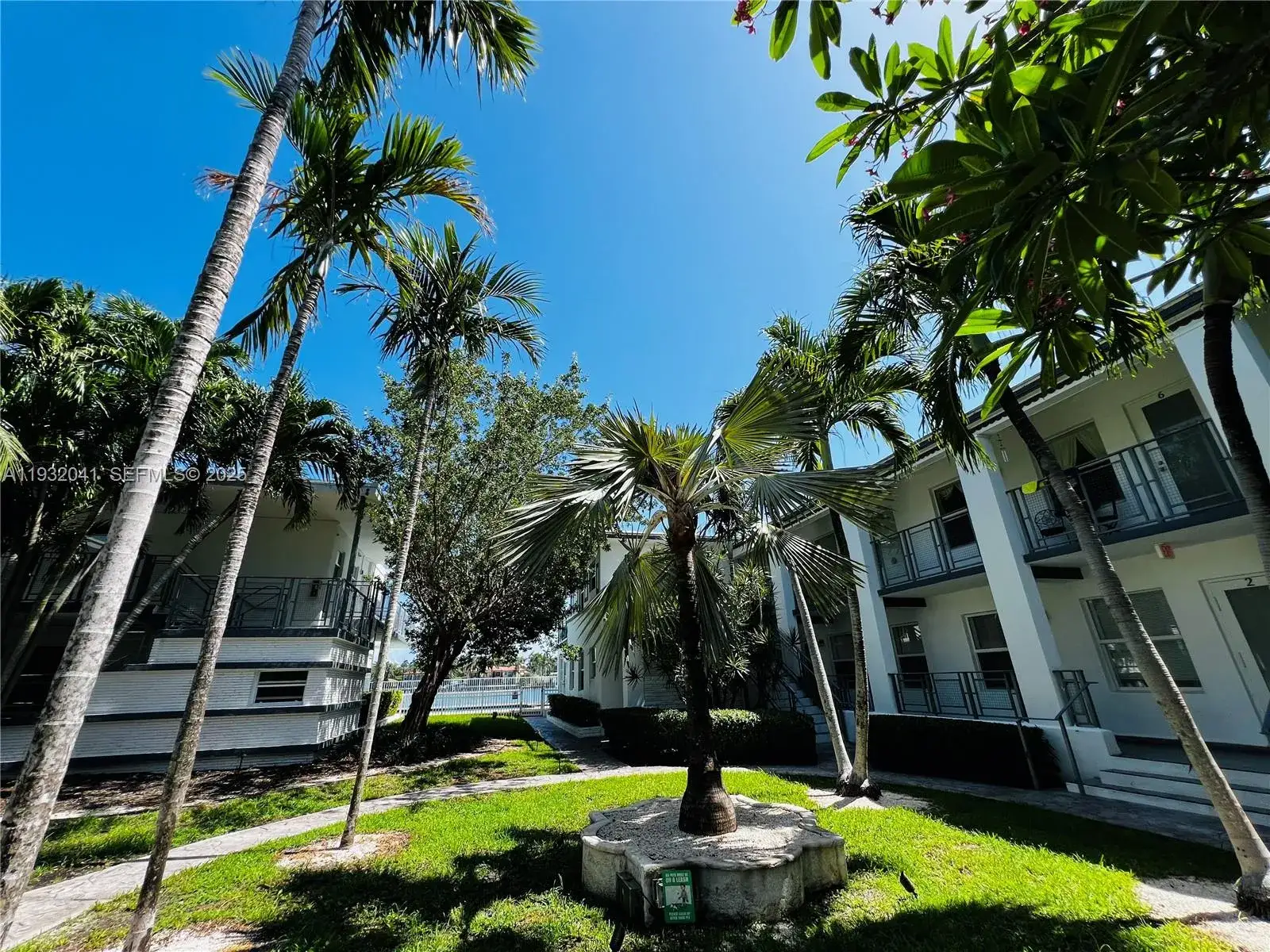 2 bedroom 1 bath Residential Lease for rent at 946 Bay Dr # 2, Miami Beach FL 33141
