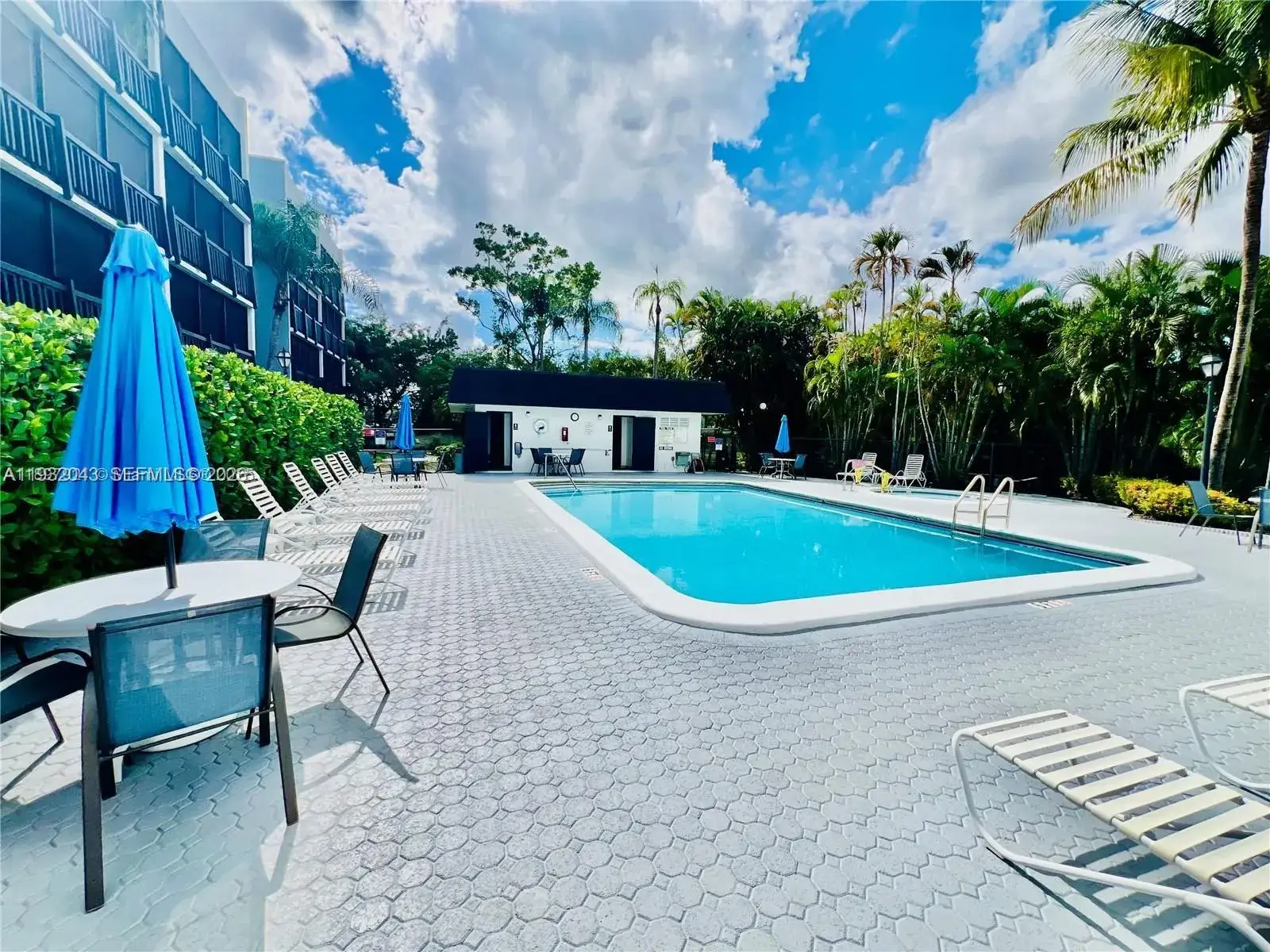 2 bedroom 2 bath Residential for sale at 1021 Mockingbird Ln # 215, Plantation FL 33324