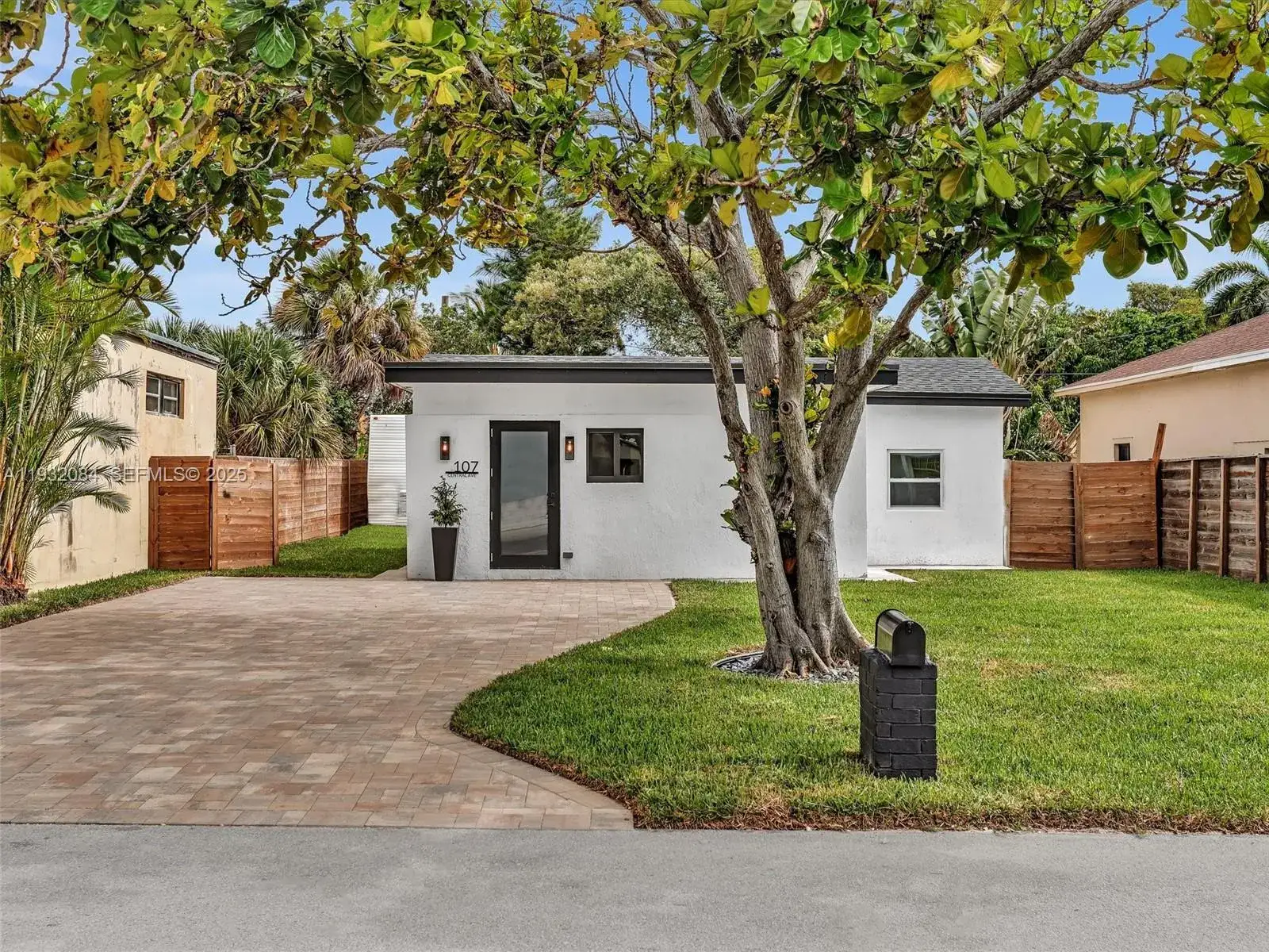 2 bedroom 2 bath Residential Lease for rent at 107 Central Ave, Delray Beach FL 33483