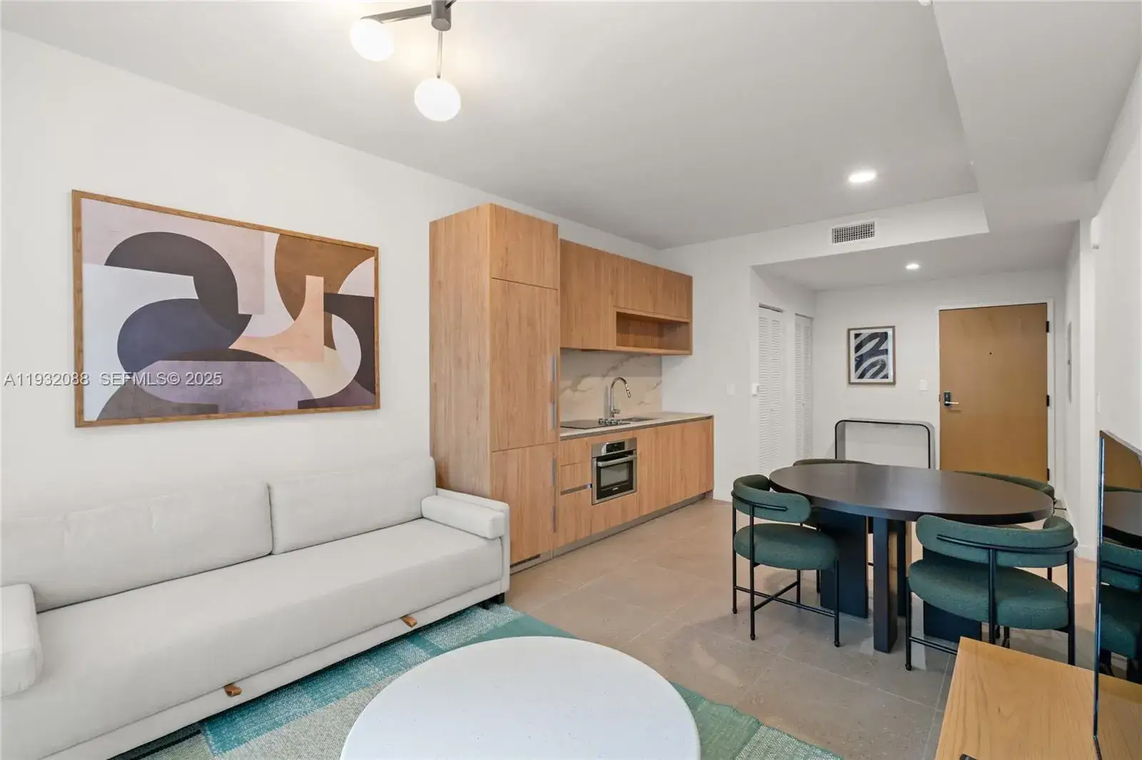 1 bedroom 1 bath Residential for sale at 11 NE 6th St # 2005, Miami FL 33132