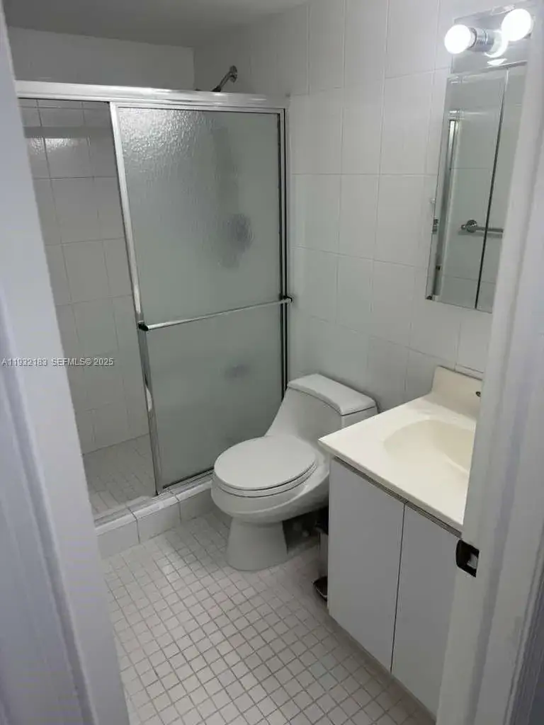 2 bedroom 2 bath Residential Lease for rent at 9520 SW 8th St # 109, Miami FL 33174