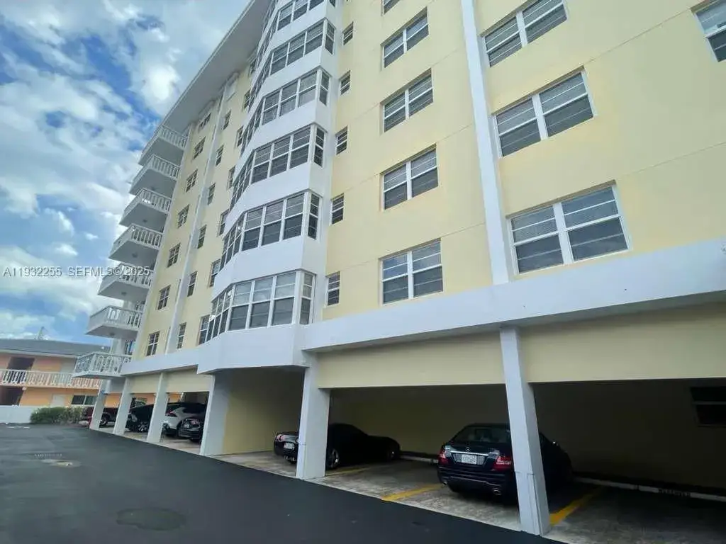 2 bedroom 2 bath Residential for sale at 2500 NE 48th Ln # 301, Fort Lauderdale FL 33308