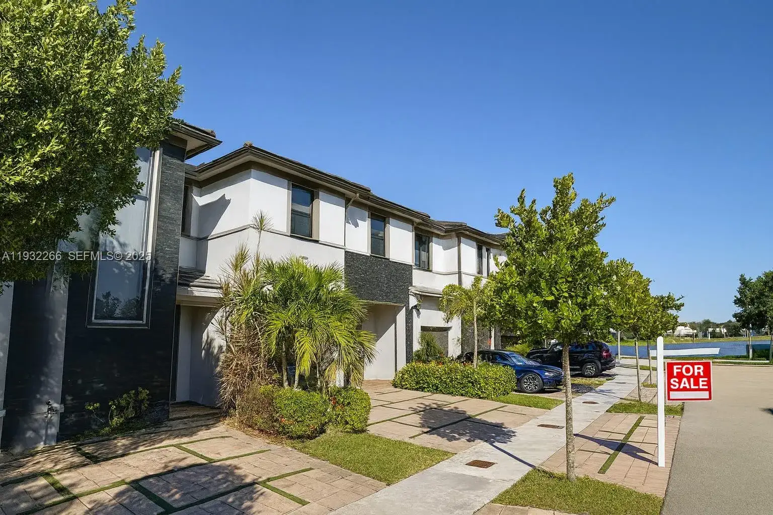 3 bedroom 2 bath Residential for sale at 9155 NW 161st St, Miami Lakes FL 33018