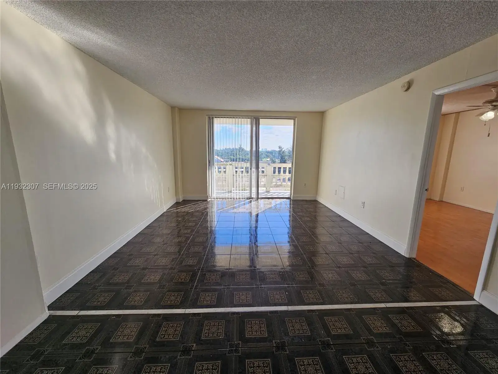 1 bedroom 1 bath Residential for sale at 15600 NW 7th Ave # 704, Miami FL 33169