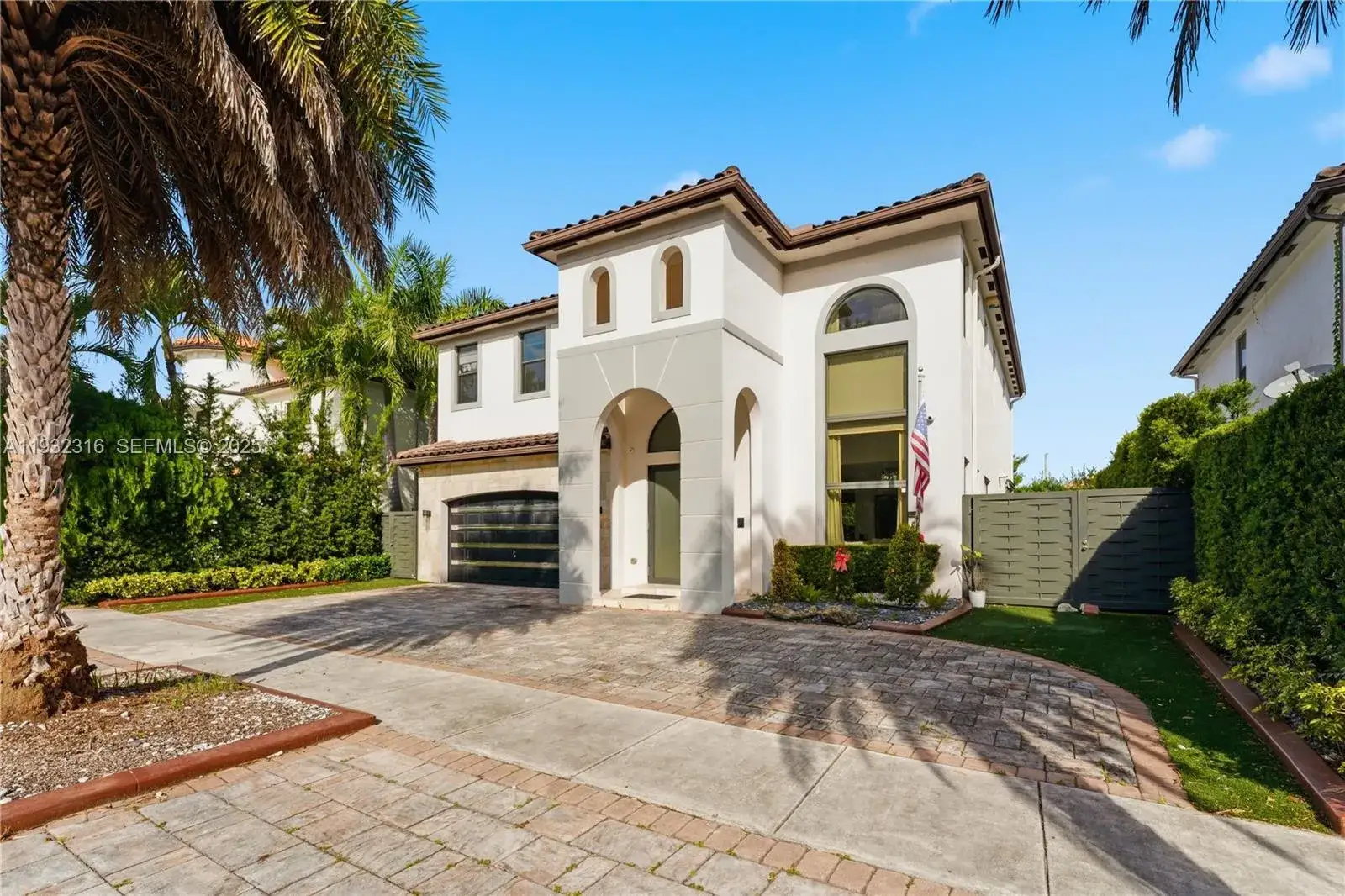 5 bedroom 4 bath Residential for sale at 14461 SW 22nd Ter, Miami FL 33175