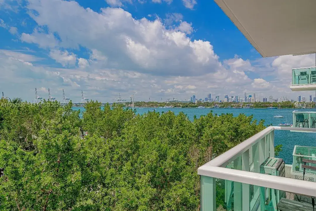 1 bedroom 1 bath Residential for sale at 1000 West Ave # 327, Miami Beach FL 33139