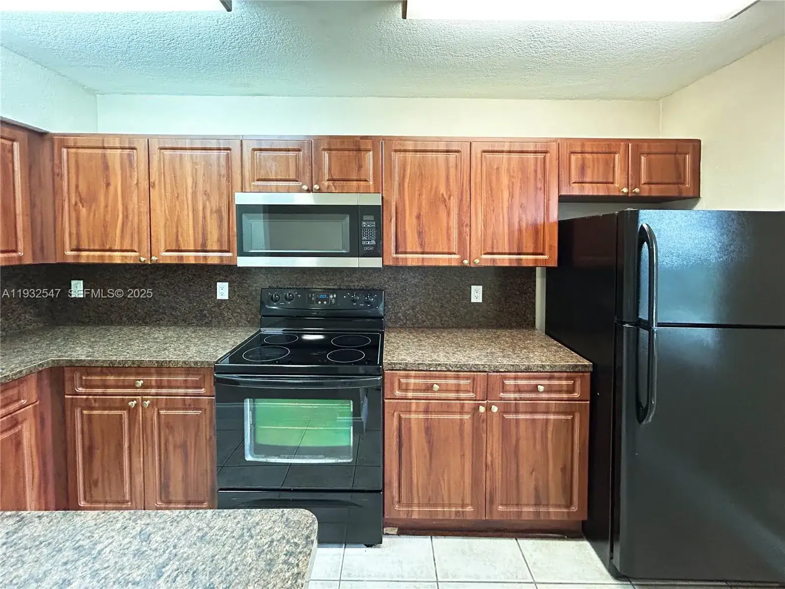 1 bedroom 1 bath Residential Lease for rent at 715 NE 6th St # 2, Fort Lauderdale FL 33304