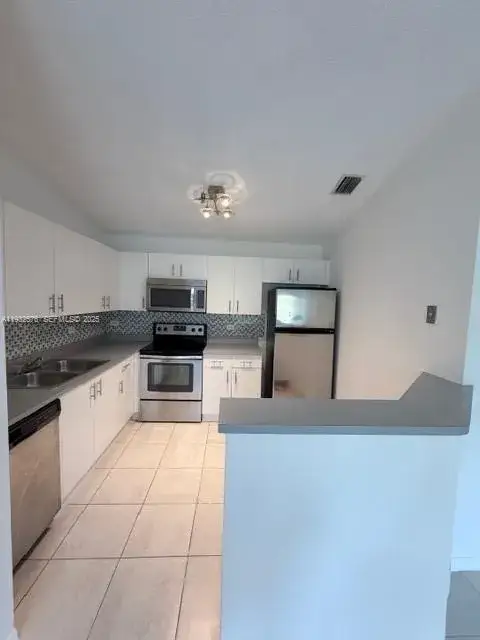 1 bedroom 1 bath Residential Lease for rent at 3650 N 56th Ave # 516, Hollywood FL 33021