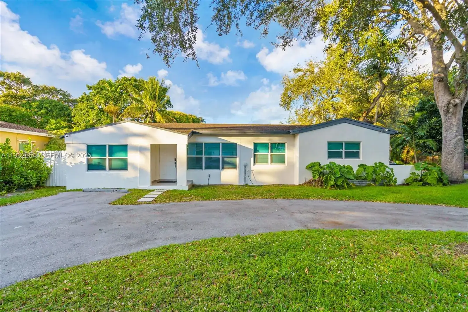4 bedroom 3 bath Residential Lease for rent at 695 NE 160th St # 0, Miami FL 33162