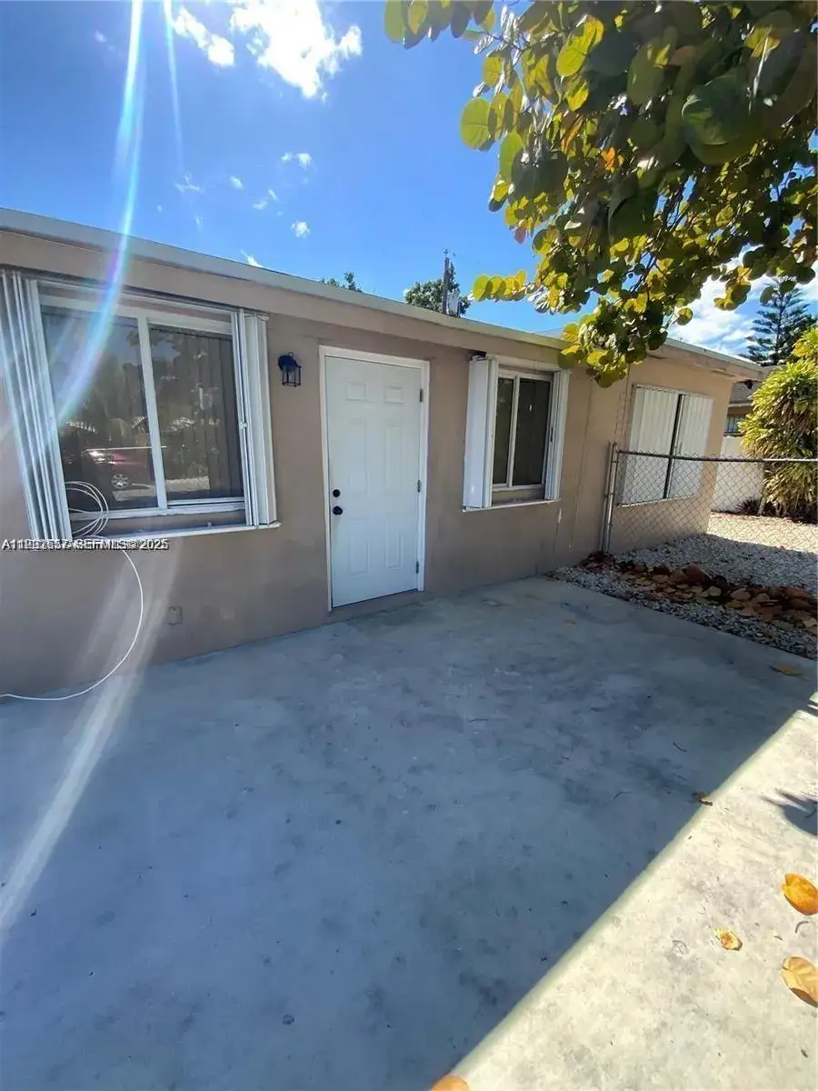 2 bedroom 1 bath Residential Lease for rent at 1064 NW 103rd St # 2, Miami FL 33150