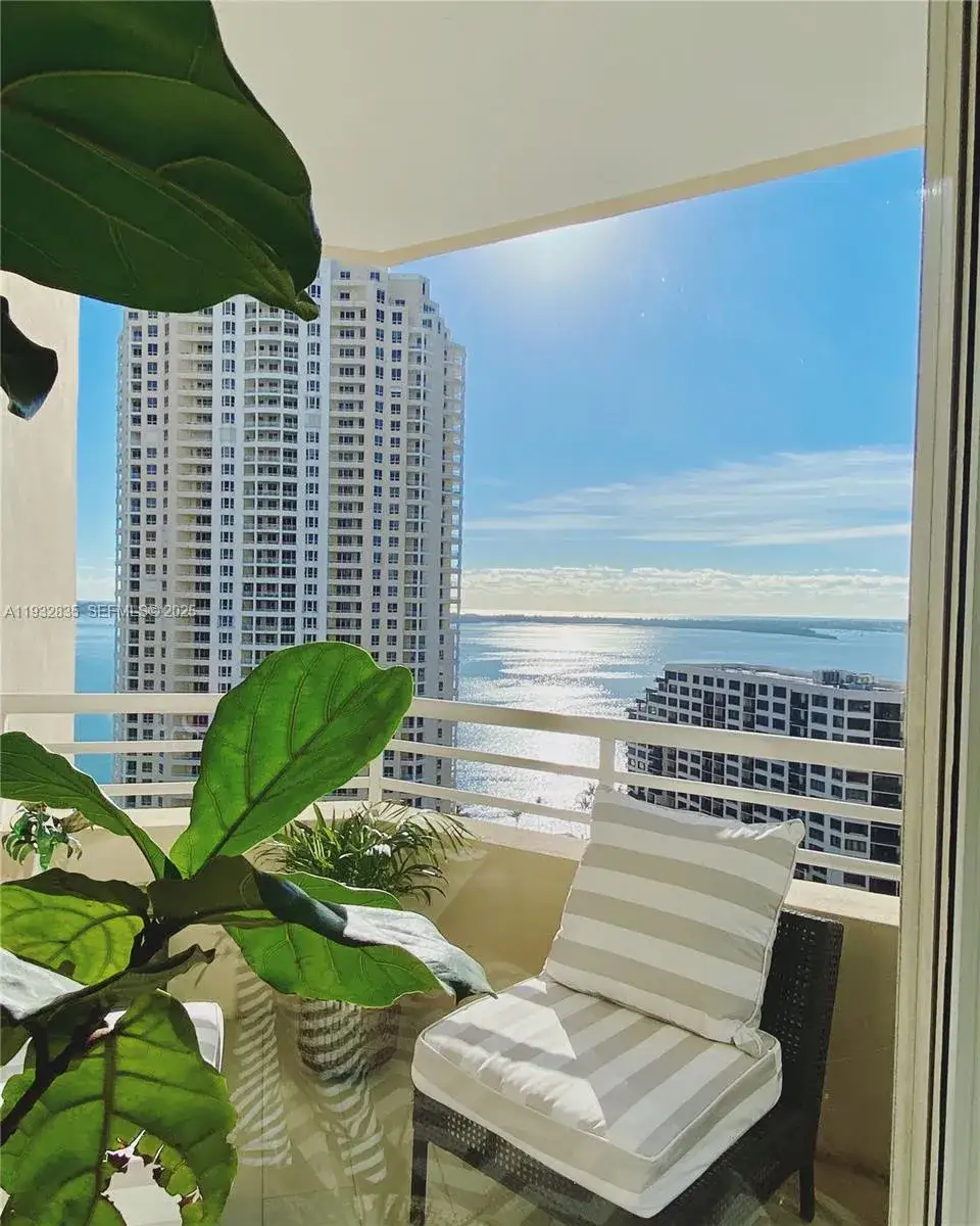 2 bedroom 2 bath Residential for sale at 888 Brickell Key Dr, Miami FL 33131
