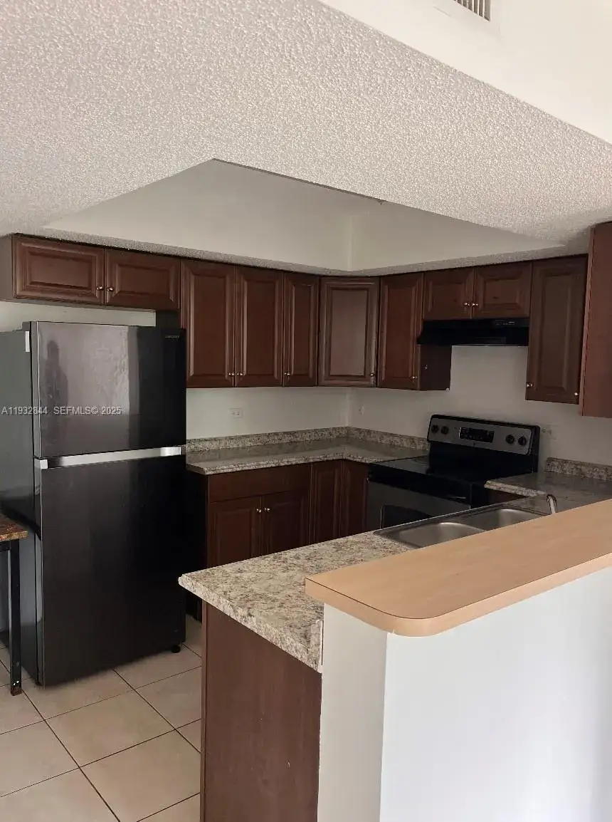 2 bedroom 1 bath Residential Lease for rent at 3680 N 56 AVE # 806, Hollywood FL 33021