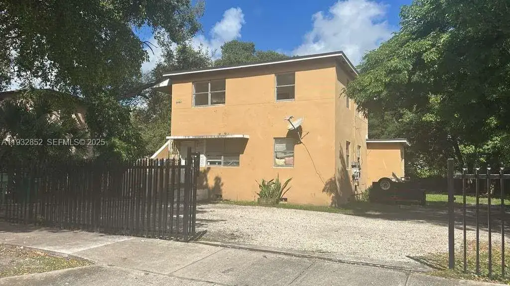 2 bedroom 1 bath Residential Lease for rent at 1087 NW 51st St # 1089, Miami FL 33127