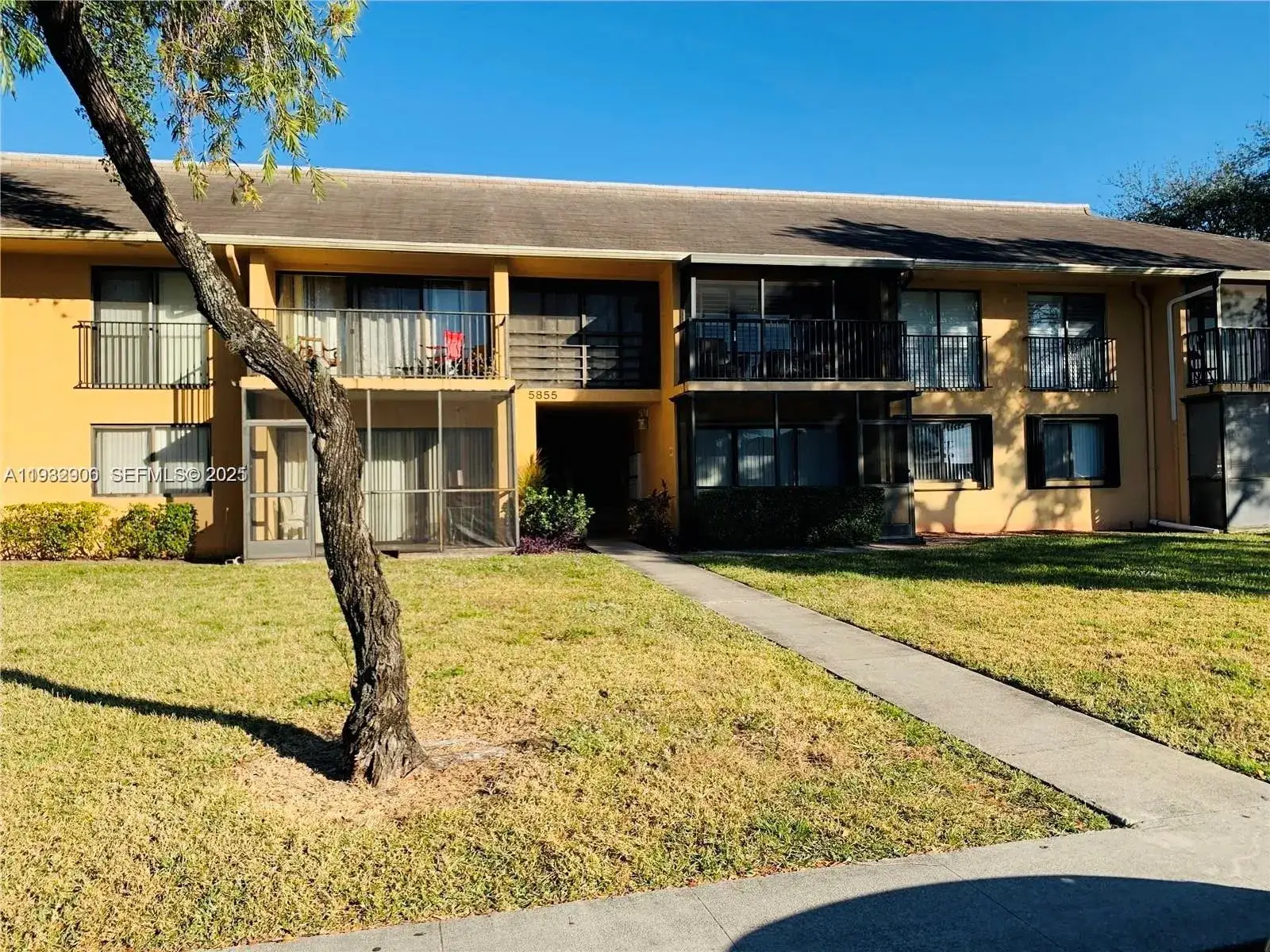 2 bedroom 2 bath Residential Lease for rent at 5855 Washington St # 90, Hollywood FL 33023