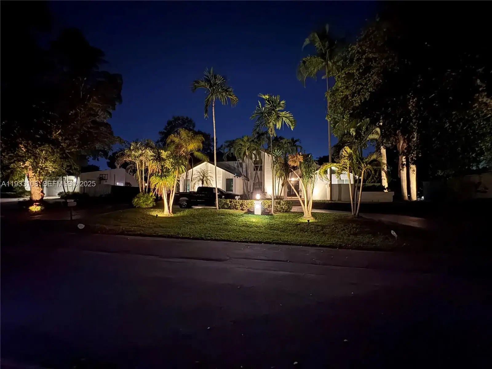 4 bedroom 4 bath Residential for sale at 8265 SW 176th Ter, Palmetto Bay FL 33157