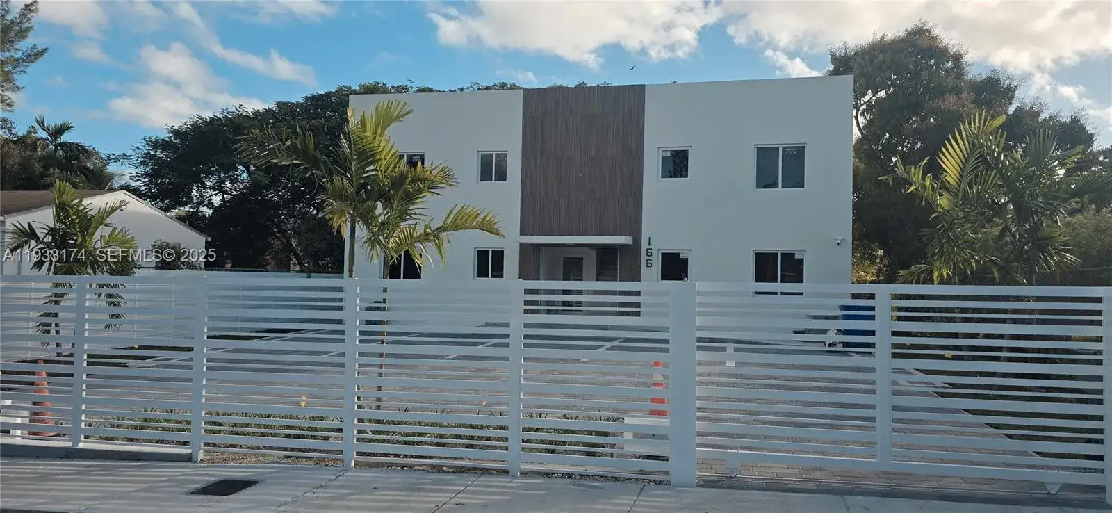 2 bedroom 1 bath Residential Lease for rent at 166 NE 70th St # 2, Miami FL 33138