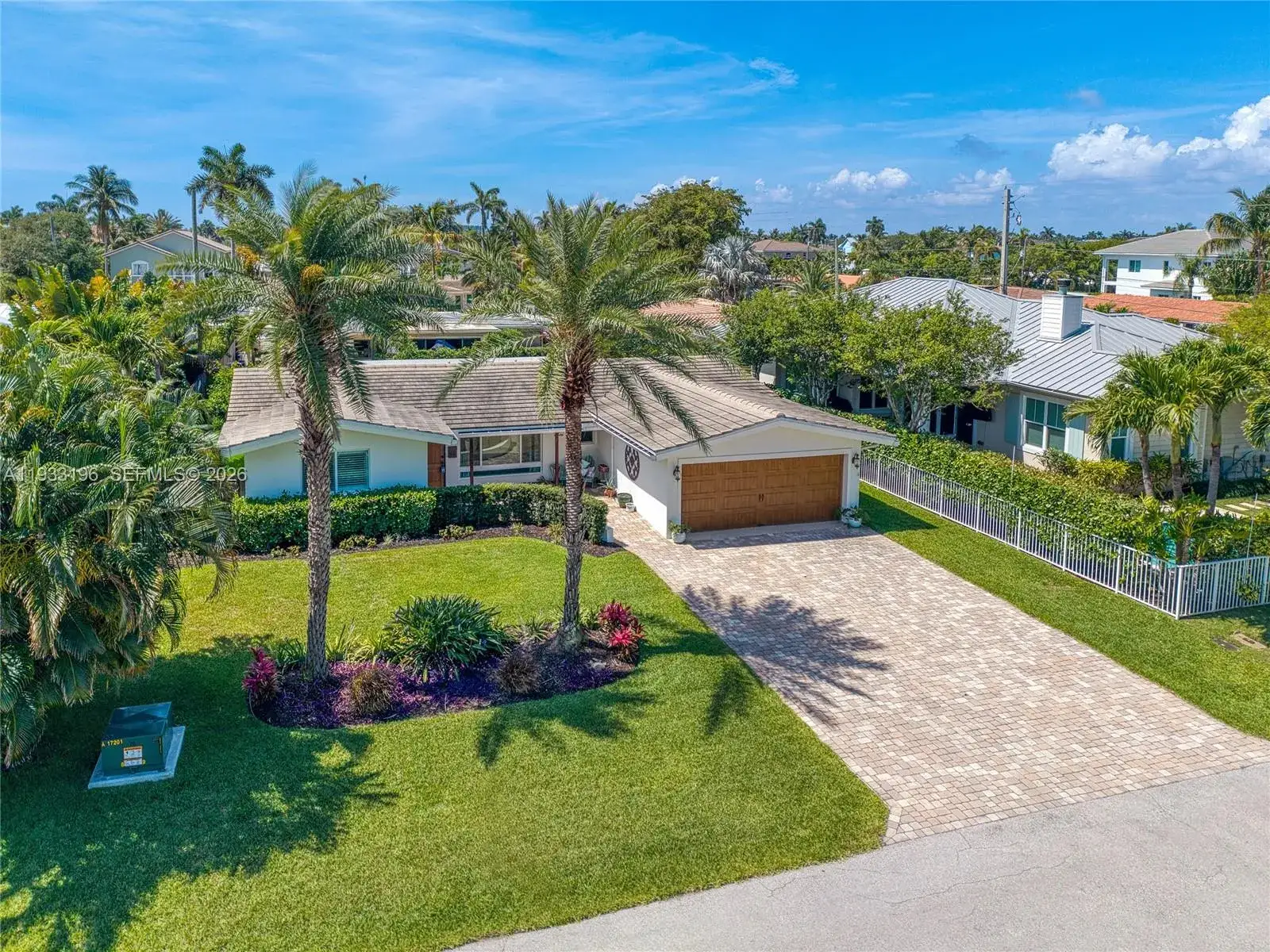 3 bedroom 2 bath Residential for sale at 2832 NE 34th St, Lighthouse Point FL 33064