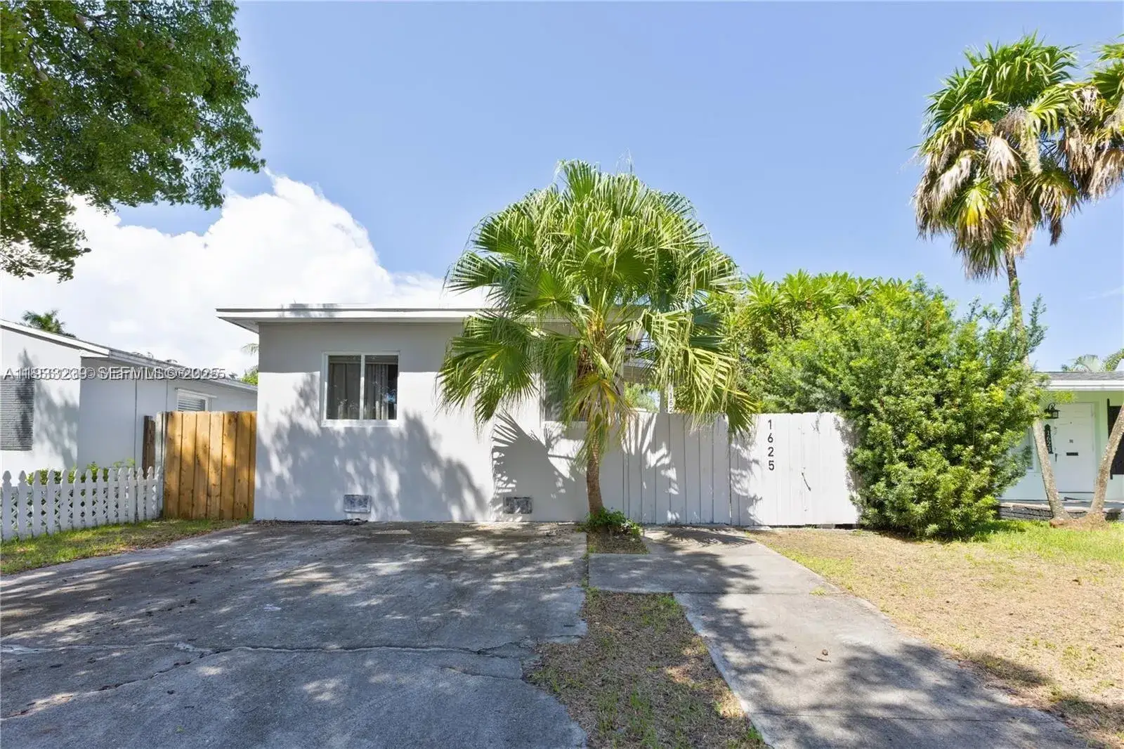 1 bedroom 1 bath Residential Lease for rent at 1625 Fletcher St # 1, Hollywood FL 33020