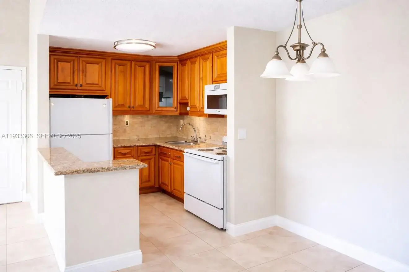 2 bedroom 1 bath Residential Lease for rent at 15650 SW 80th St # 301, Miami FL 33193