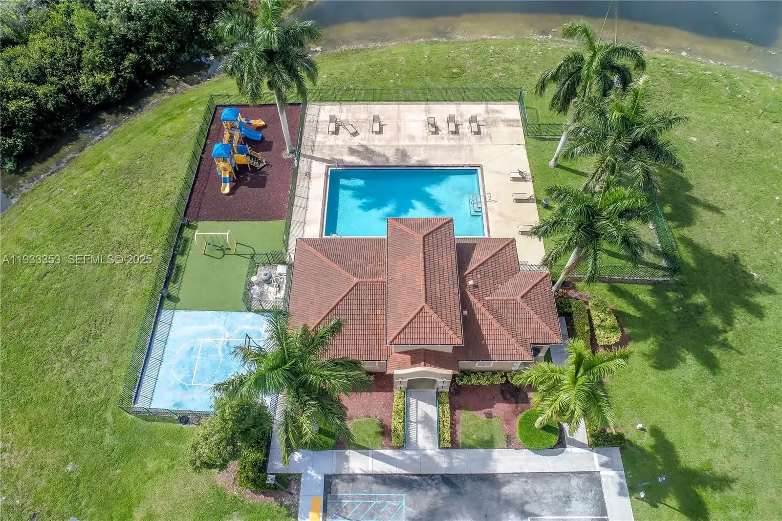 3 bedroom 2 bath Residential for sale at 846 SW 148th Pl, Miami FL 33194