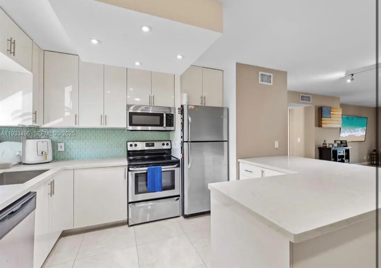 2 bedroom 2 bath Residential Lease for rent at 8511 Old Country Mnr # 408, Davie FL 33328