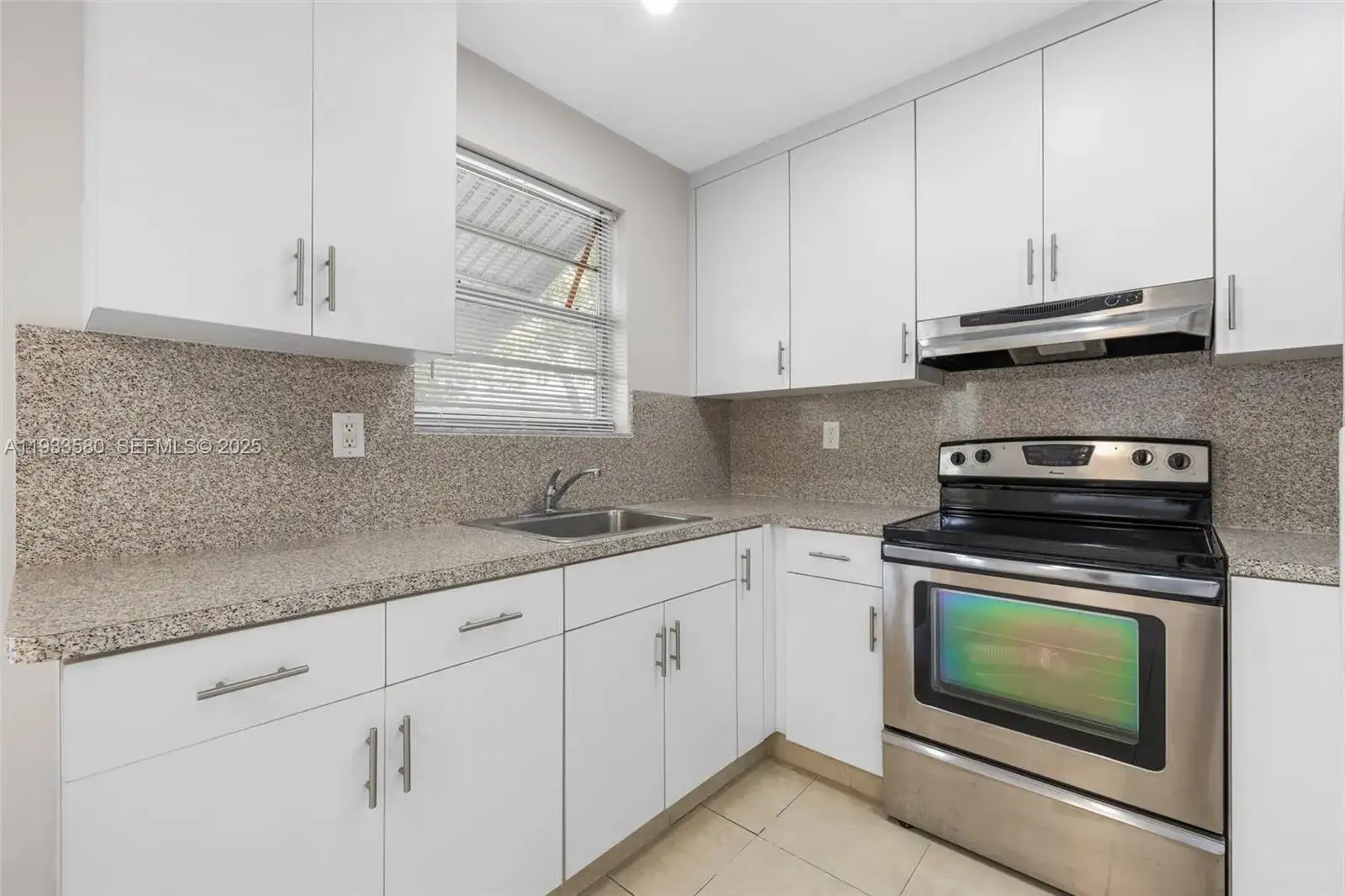 3 bedroom 2 bath Residential Lease for rent at 85 W 24th St # 85, Hialeah FL 33010