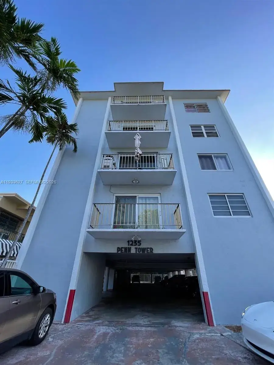 1 bedroom 1 bath Residential for sale at 1235 Pennsylvania Ave # 4E, Miami Beach FL 33139