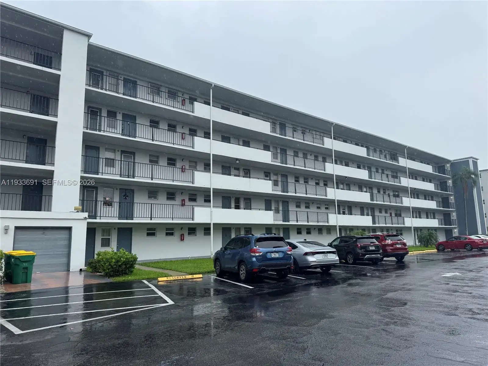 1 bedroom 1 bath Residential Lease for rent at 950 Hillcrest Dr # 411, Hollywood FL 33021