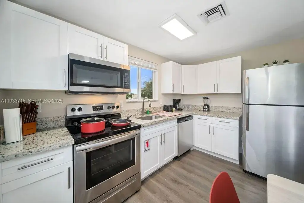 2 bedroom 2 bath Residential Lease for rent at 2311 Scott St # 4, Hollywood FL 33020