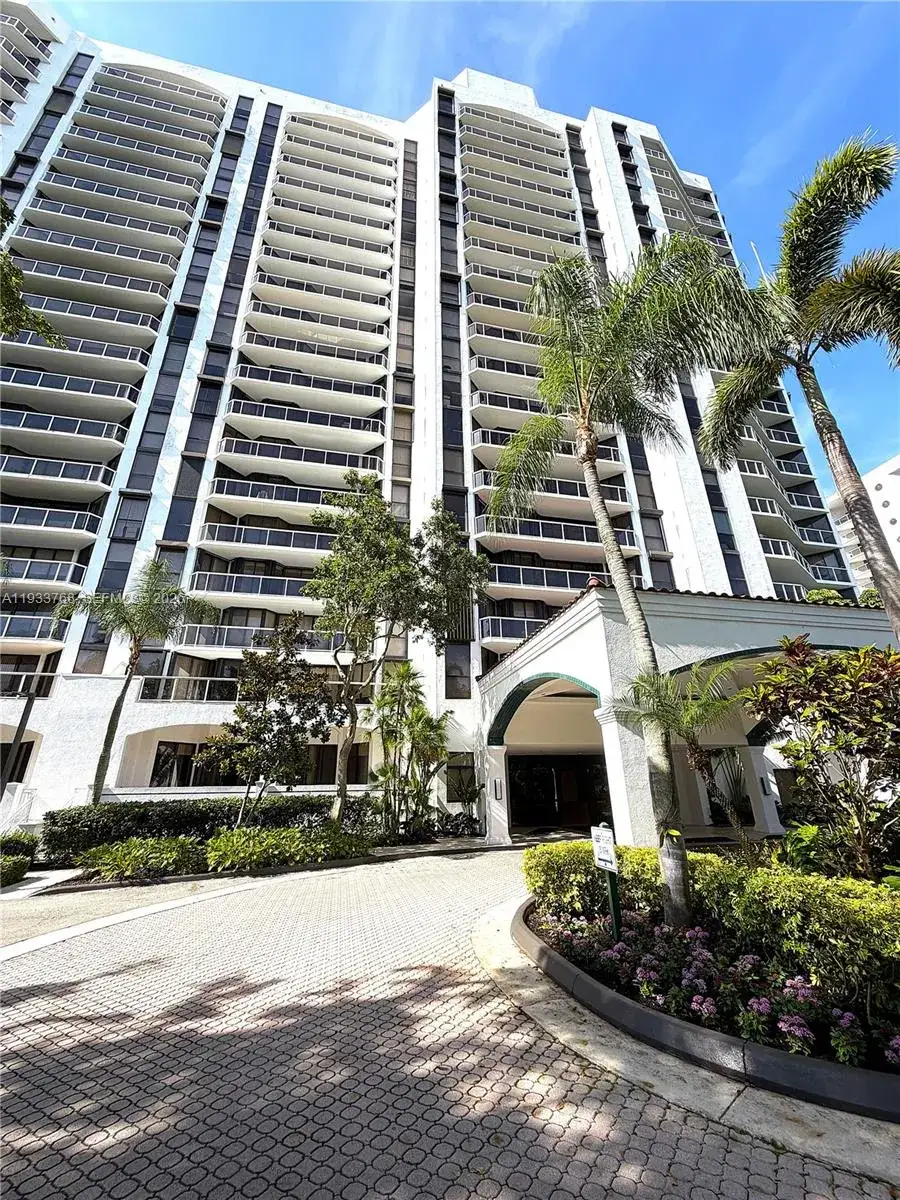 2 bedroom 2 bath Residential Lease for rent at 3640 Yacht Club Dr # 104, Aventura FL 33180