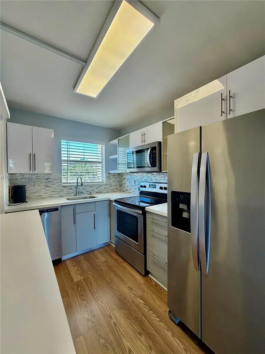 2 bedroom 2 bath Residential Lease for rent at 8350 Sunrise Lakes Blvd # 202, Sunrise FL 33322
