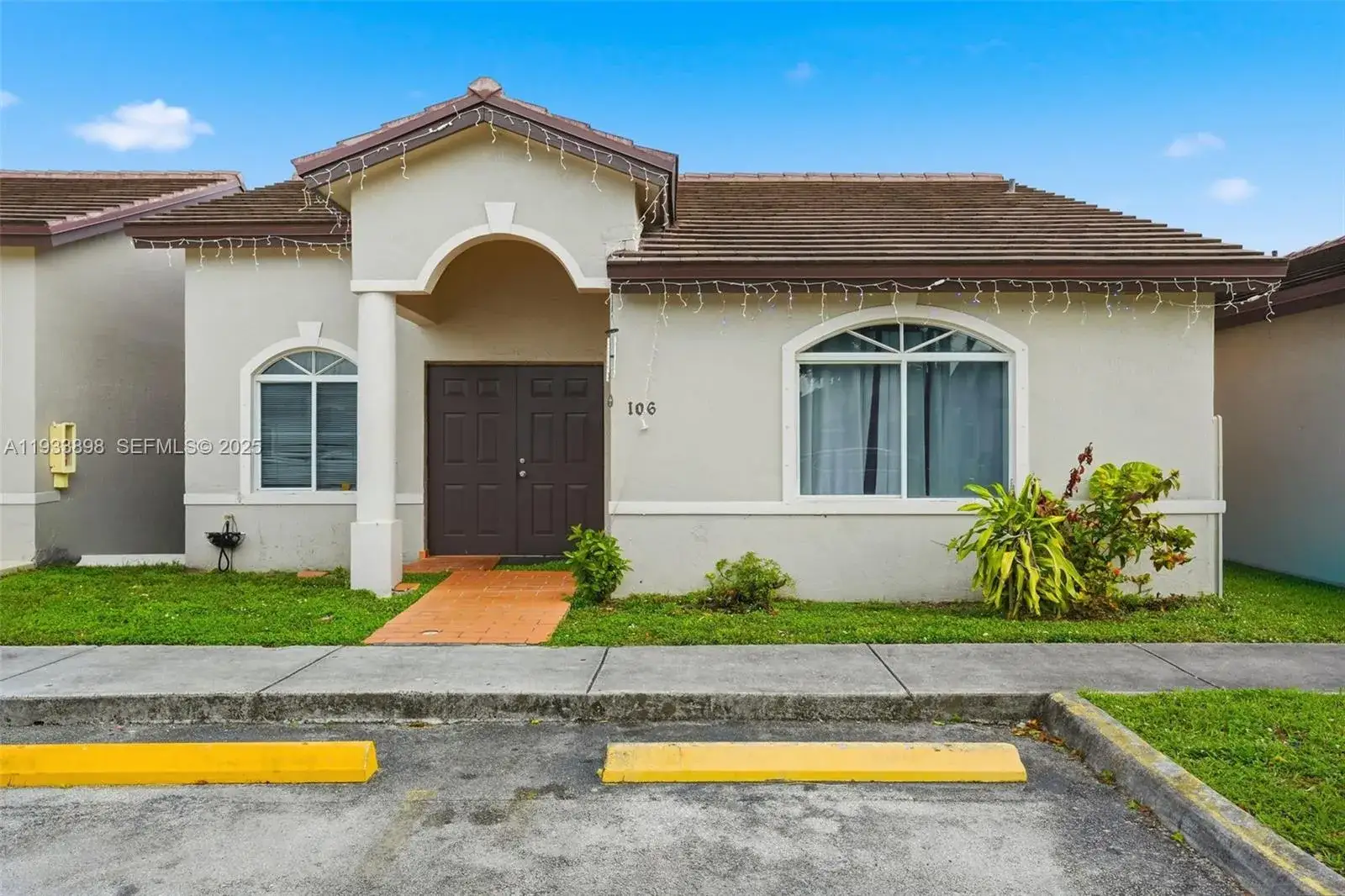 3 bedroom 2 bath Residential for sale at 18615 NW 84th Court # 1, Hialeah FL 33015