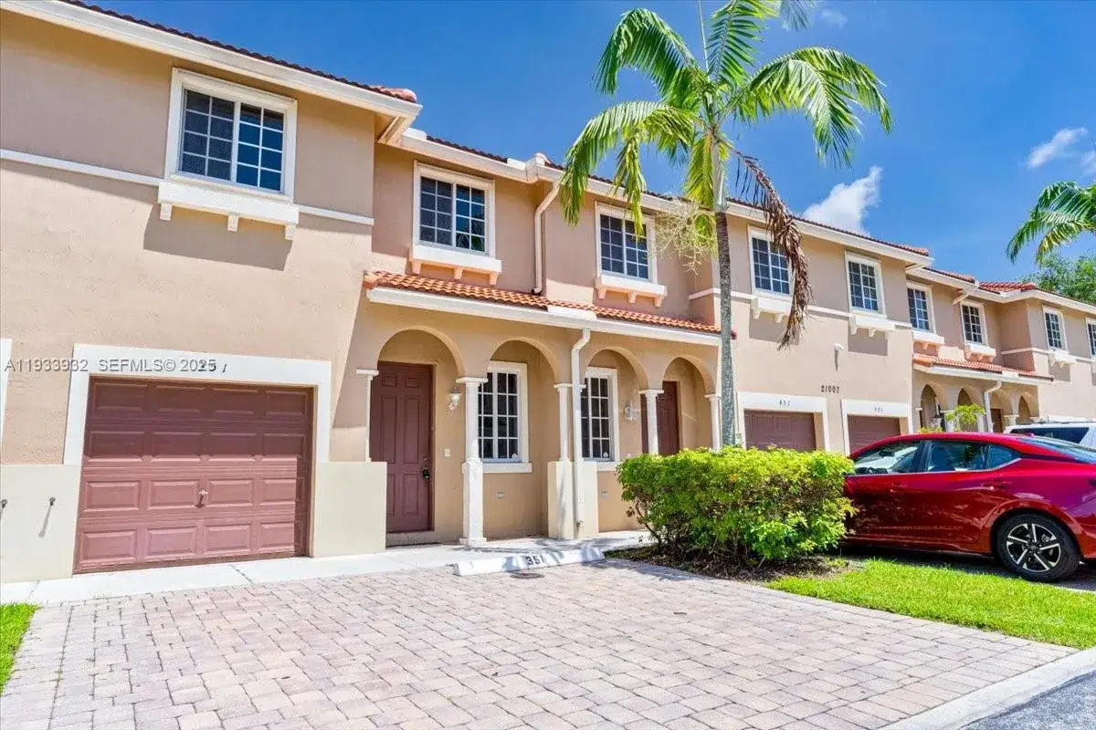 4 bedroom 3 bath Residential for sale at 21007 NW 14 PL # 351, Miami Gardens FL 33169