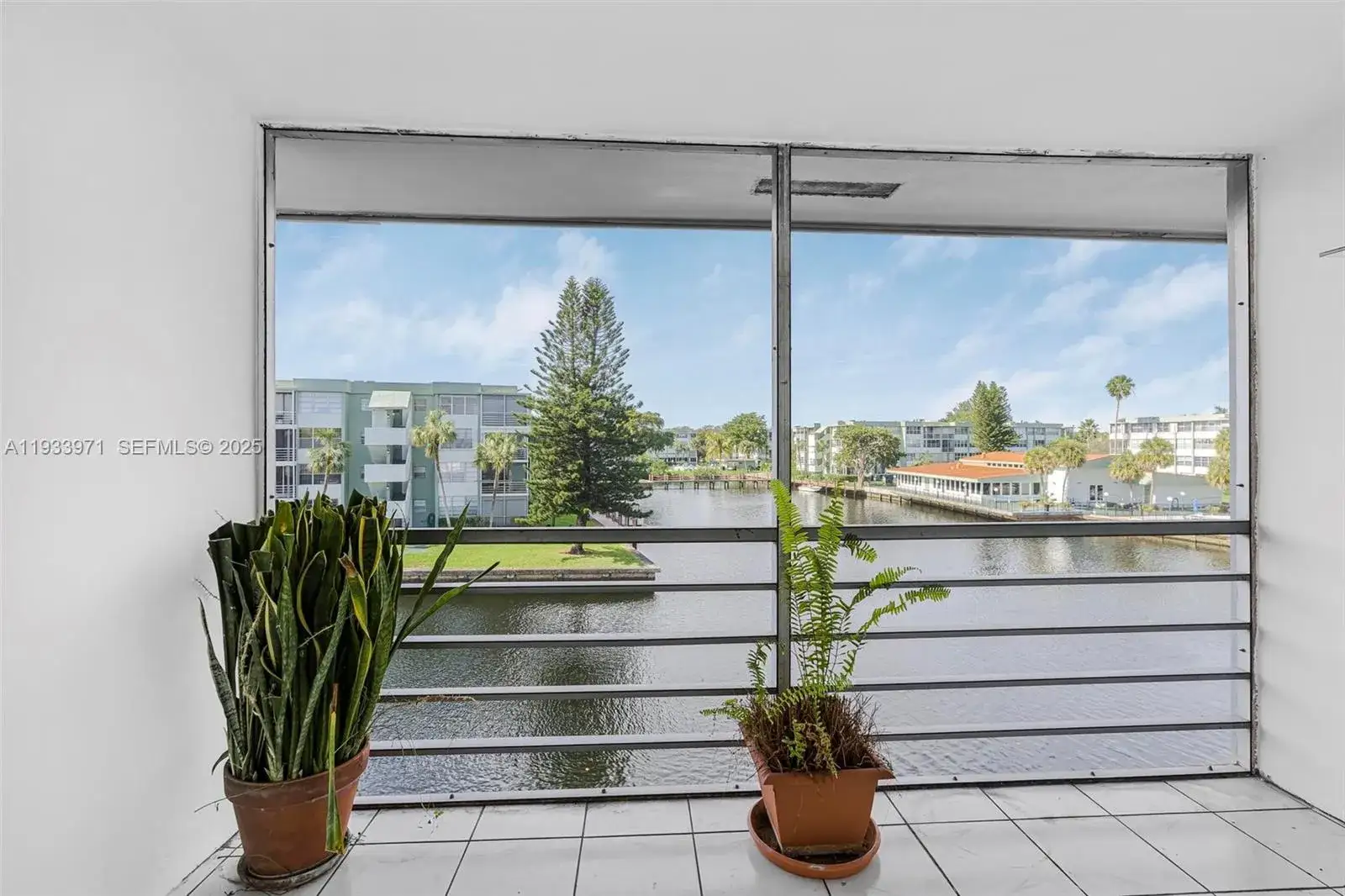 2 bedroom 1 bath Residential Lease for rent at 2775 Taft St # 301, Hollywood FL 33020