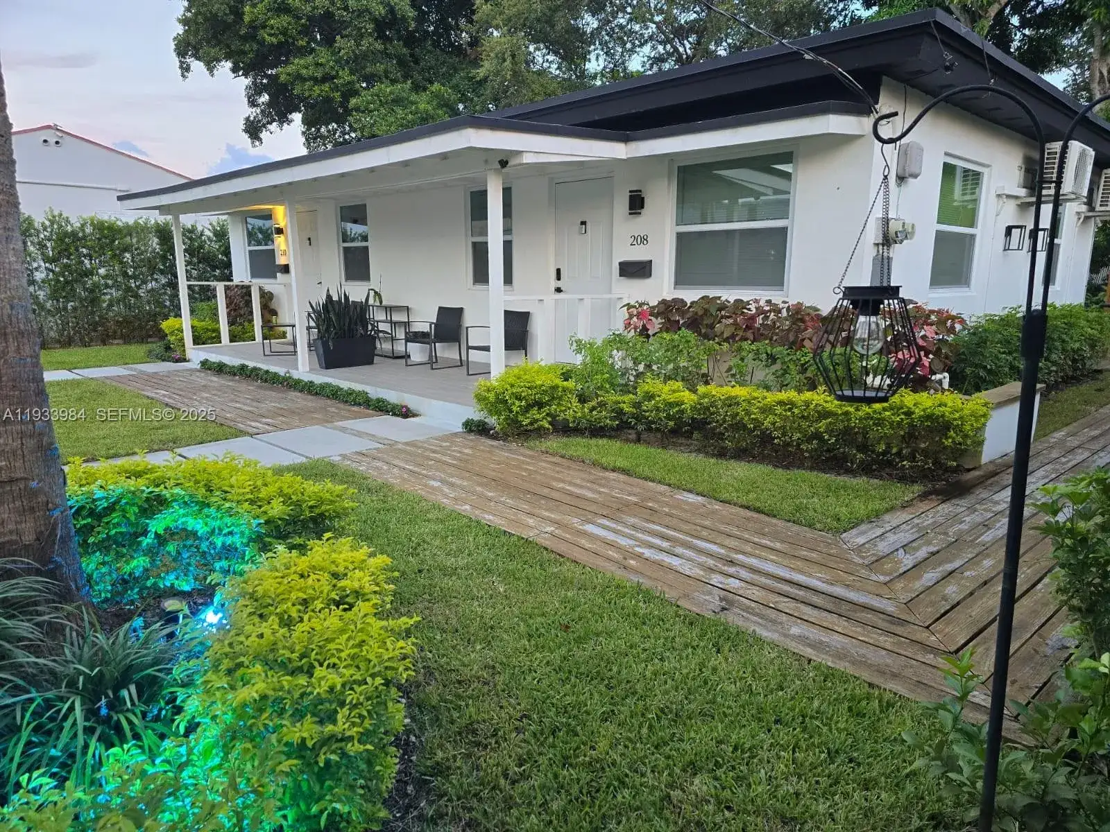 1 bedroom 1 bath Residential Lease for rent at 208 SE 4th St # 2, Hallandale Beach FL 33009