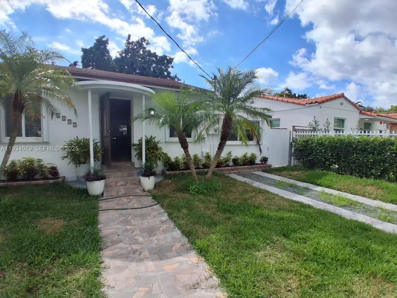 1 bedroom 1 bath Residential Lease for rent at 3052 SW 6th St # B, Miami FL 33135