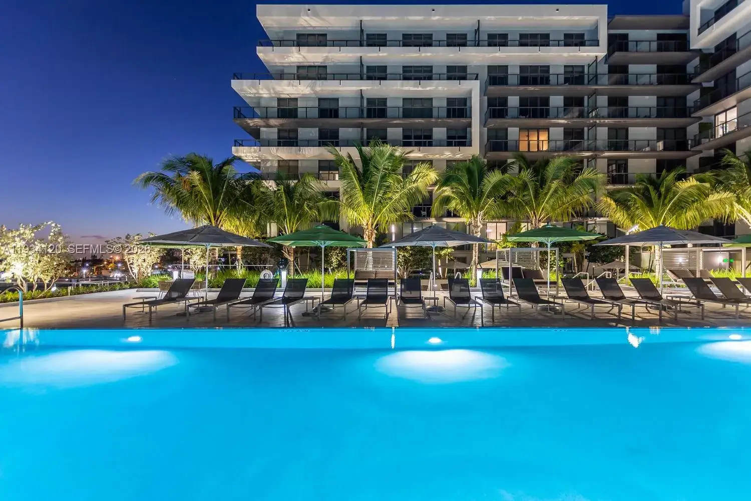 1 bedroom 2 bath Residential for sale at 2960 NE 207 St # 810, Aventura FL 33180