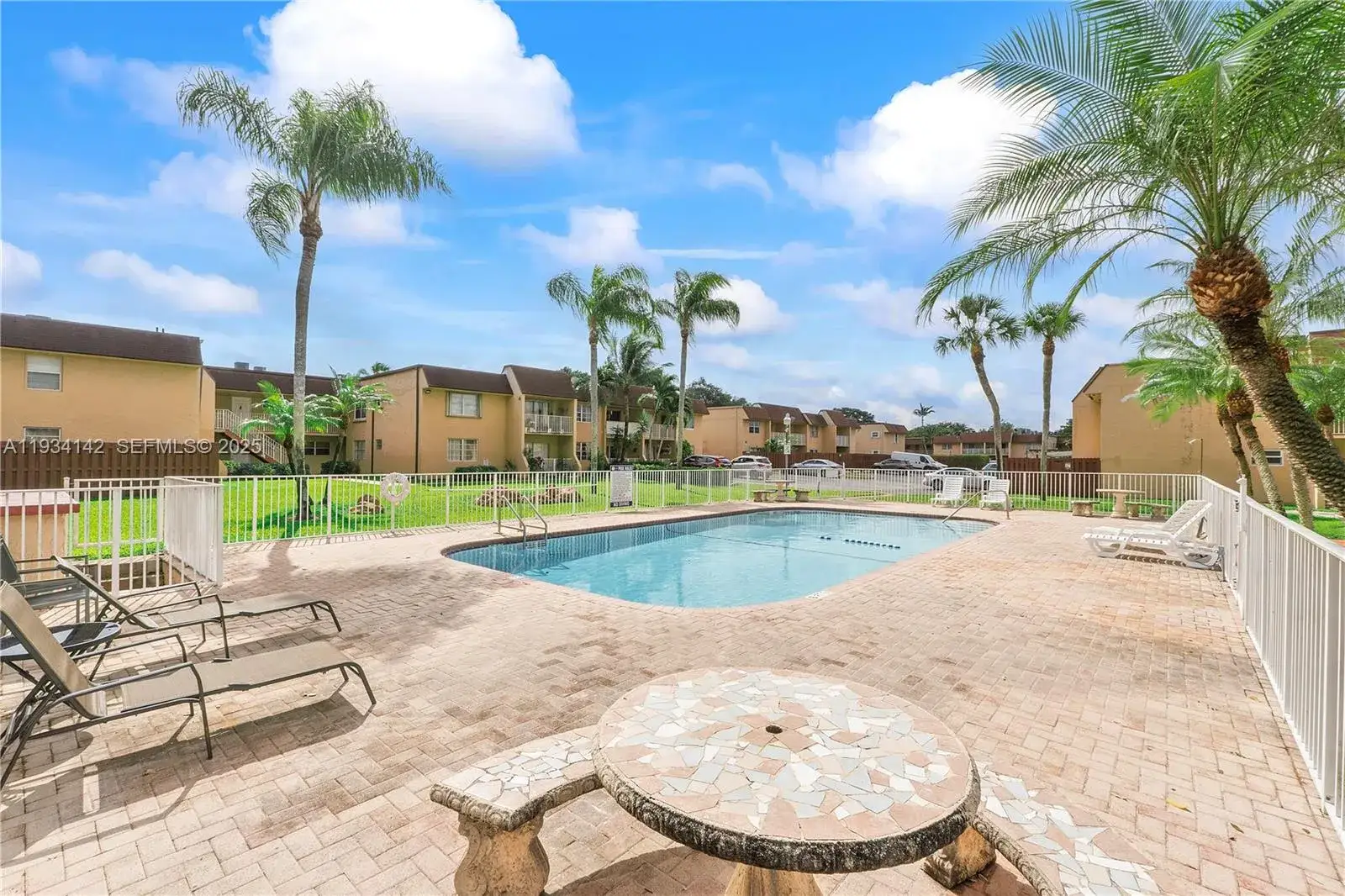 1 bedroom 1 bath Residential for sale at 9974 SW 88th St # 1028, Miami FL 33176