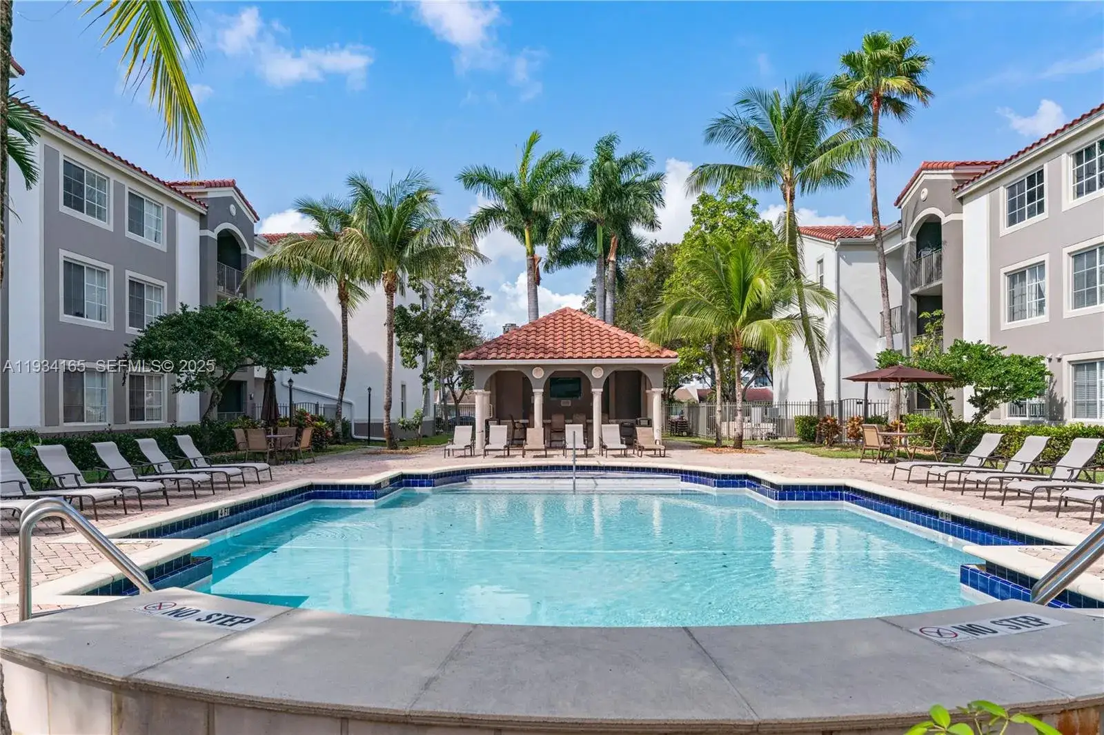2 bedroom 2 bath Residential for sale at 6861 SW 44th St # 307, Miami FL 33155