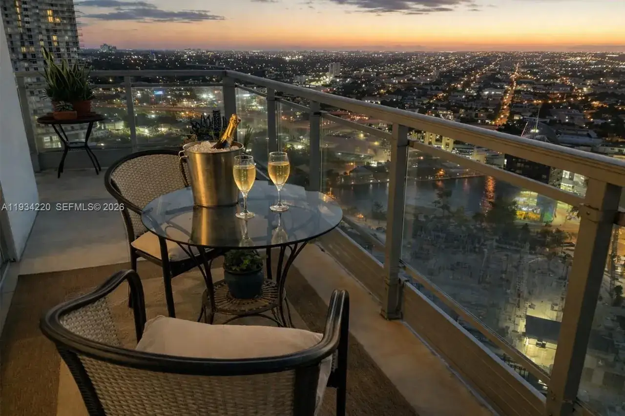 1 bedroom 1 bath Residential for sale at 90 SW 3rd St # 2109, Miami FL 33130