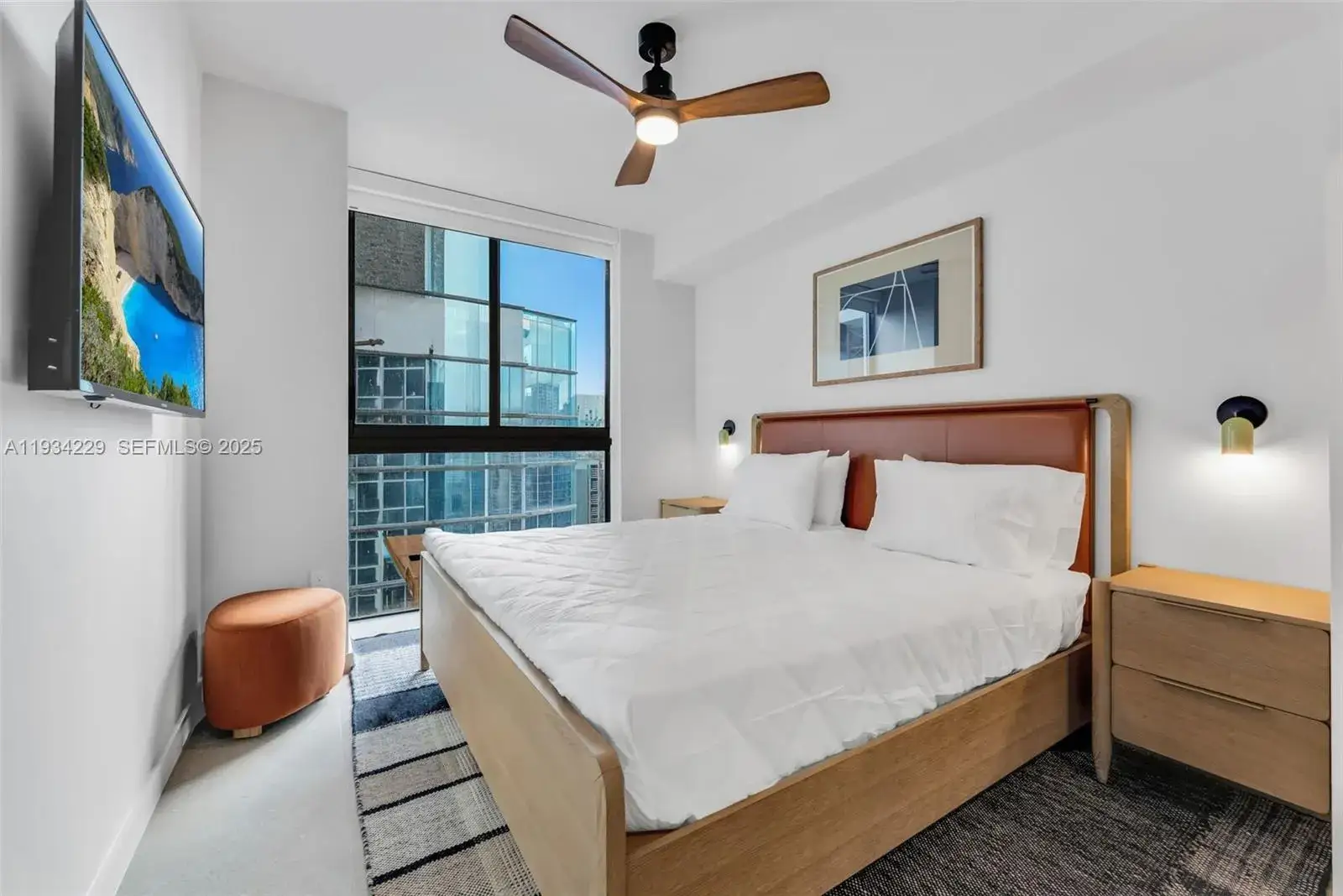 1 bedroom 1 bath Residential Lease for rent at 11 NE 6th ave # 2403, Miami FL 33132
