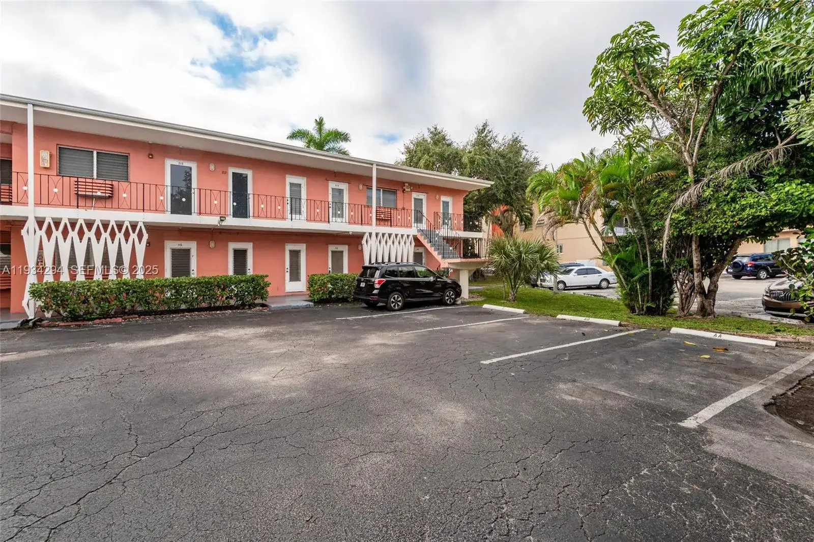 2 bedroom 2 bath Residential Lease for rent at 1560 NE 127th St # 113, North Miami FL 33161